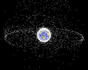 Cómo se ve, probablemente, la basura espacial en torno a nuestro planeta. Imagen vía NASA.